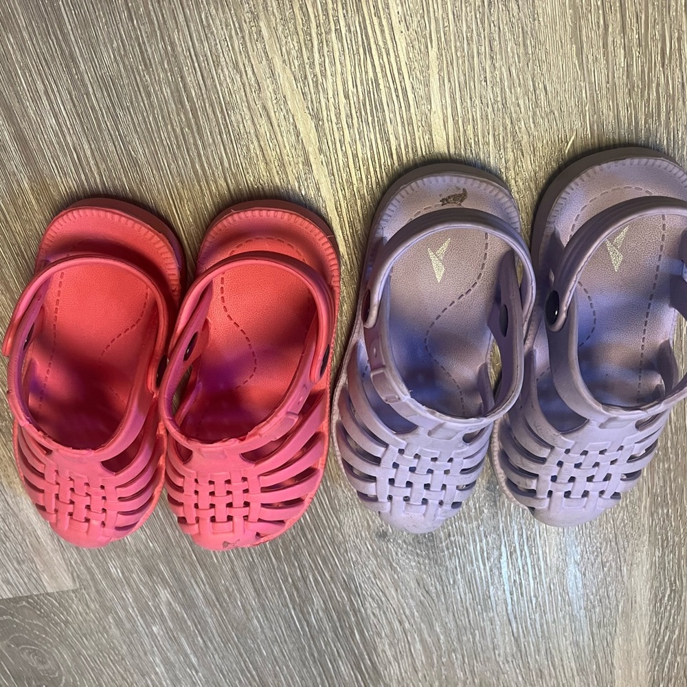 🌸2 Pair Light Weight Summer Sandals🌸